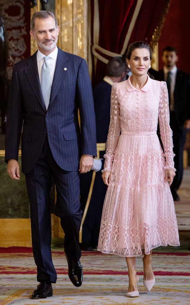Король Испании Фелипе VI и королева Испании Летиция на приеме в Королевском дворце во время Национального праздника в Мадриде, 12 октября 2019 г.