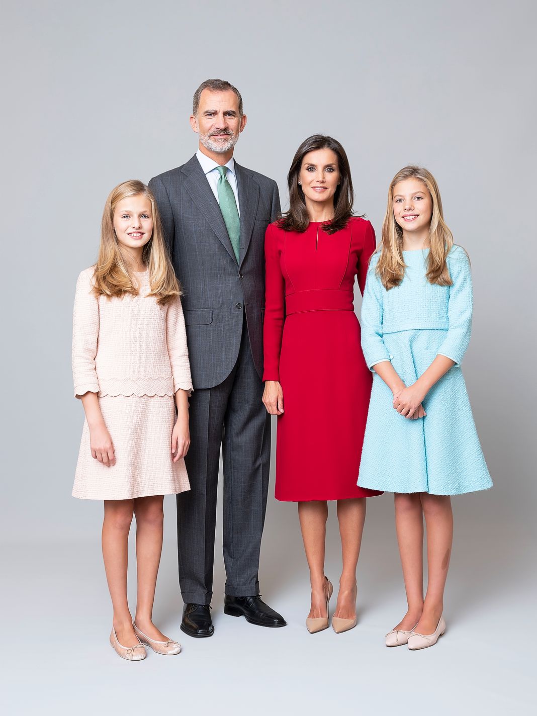 Король Испании Филипп, королева Испании Летисия с дочерьми, принцессами Леонор и Софией, 11 февраля 2020 г.
