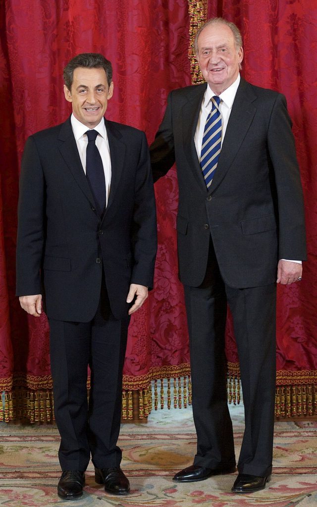 Король Испании Хуан Карлос принимает президента Франции Николя Саркози в Мадриде