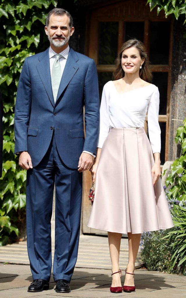 Королева Испании Летиция и король Испании Фелипе посещают Эксетерский колледж во время государственного визита в Великобританию в Оксфорде, 14 июля 2017 г.