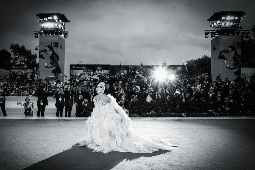 Леди Гага на красной дорожке фильма «Звезда родилась» в рамках внеконкурсной программы 75-го Венецианского международного кинофестиваля, 31 августа 2018 г.