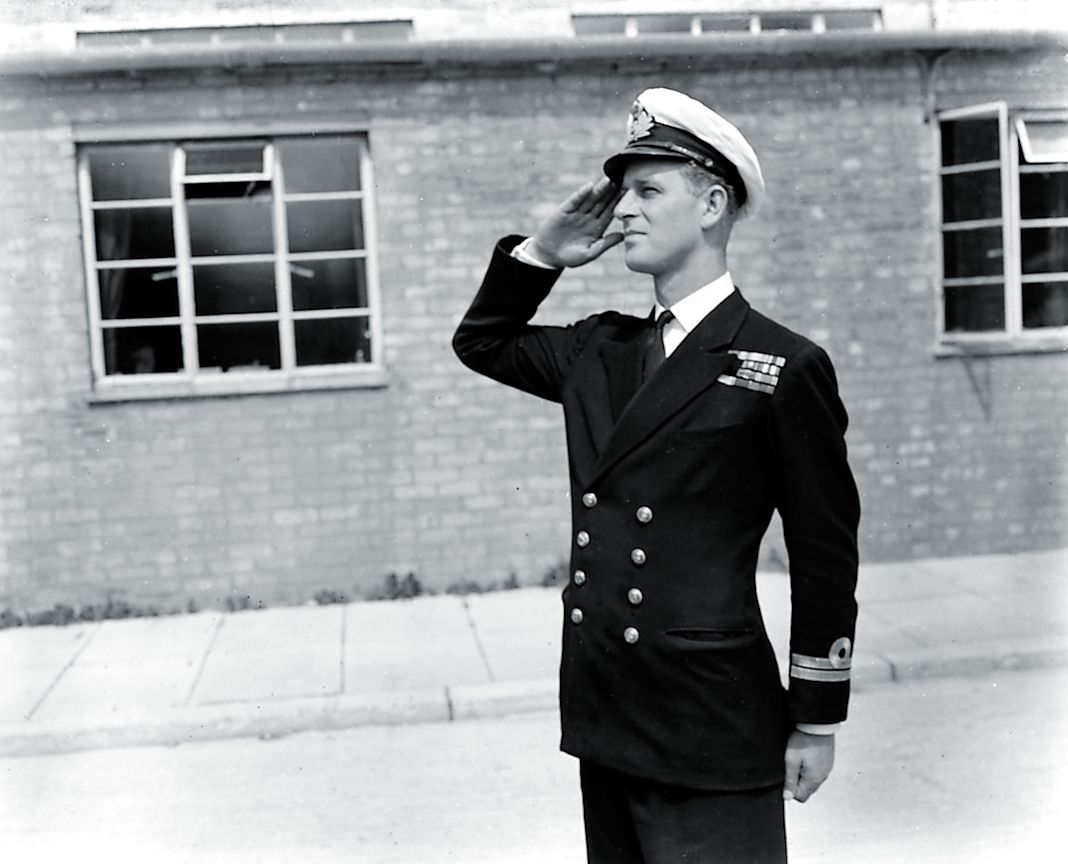 Лейтенант Филипп Маунтбеттен в Королевской школе офицеров военно-морского флота в Кингсмуре