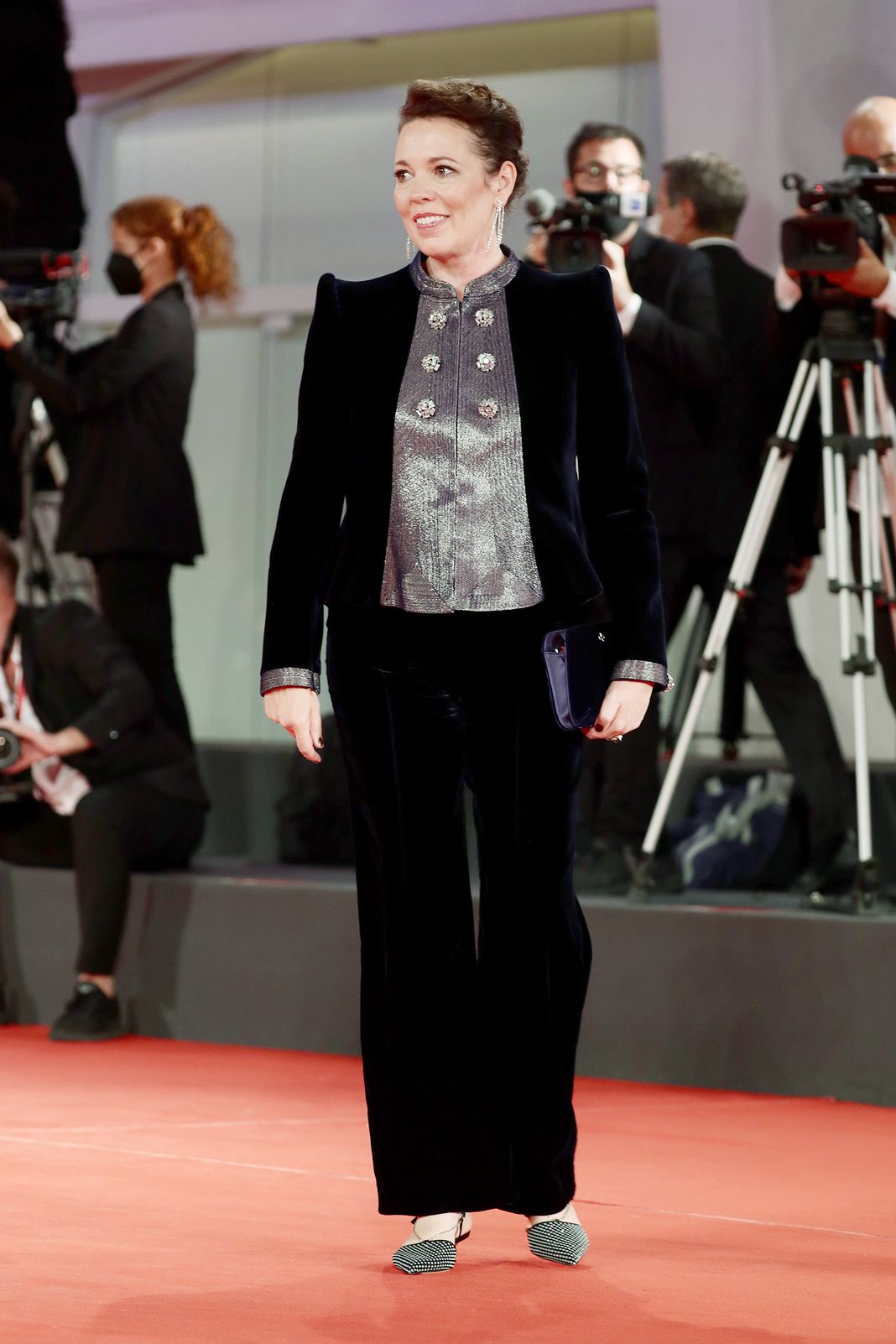 Оливия Колман на красной дорожке премьерного показа фильма «Пропавшая дочь» в рамках конкурсной программы 78-го Венецианского международного кинофестиваля, 3 сентября 2021 г., фото 5