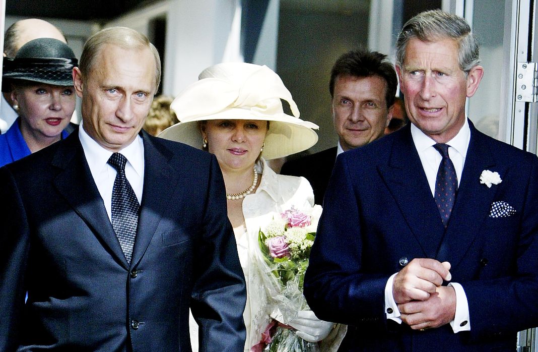 Президента России Владимира Путина и его жену Людмилу приветствует принц Уэльский