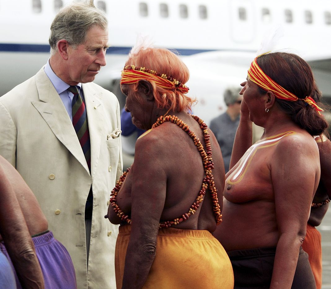 Принц Чарльз, принц Уэльский, встречает членов сообщества аборигенов Нтария