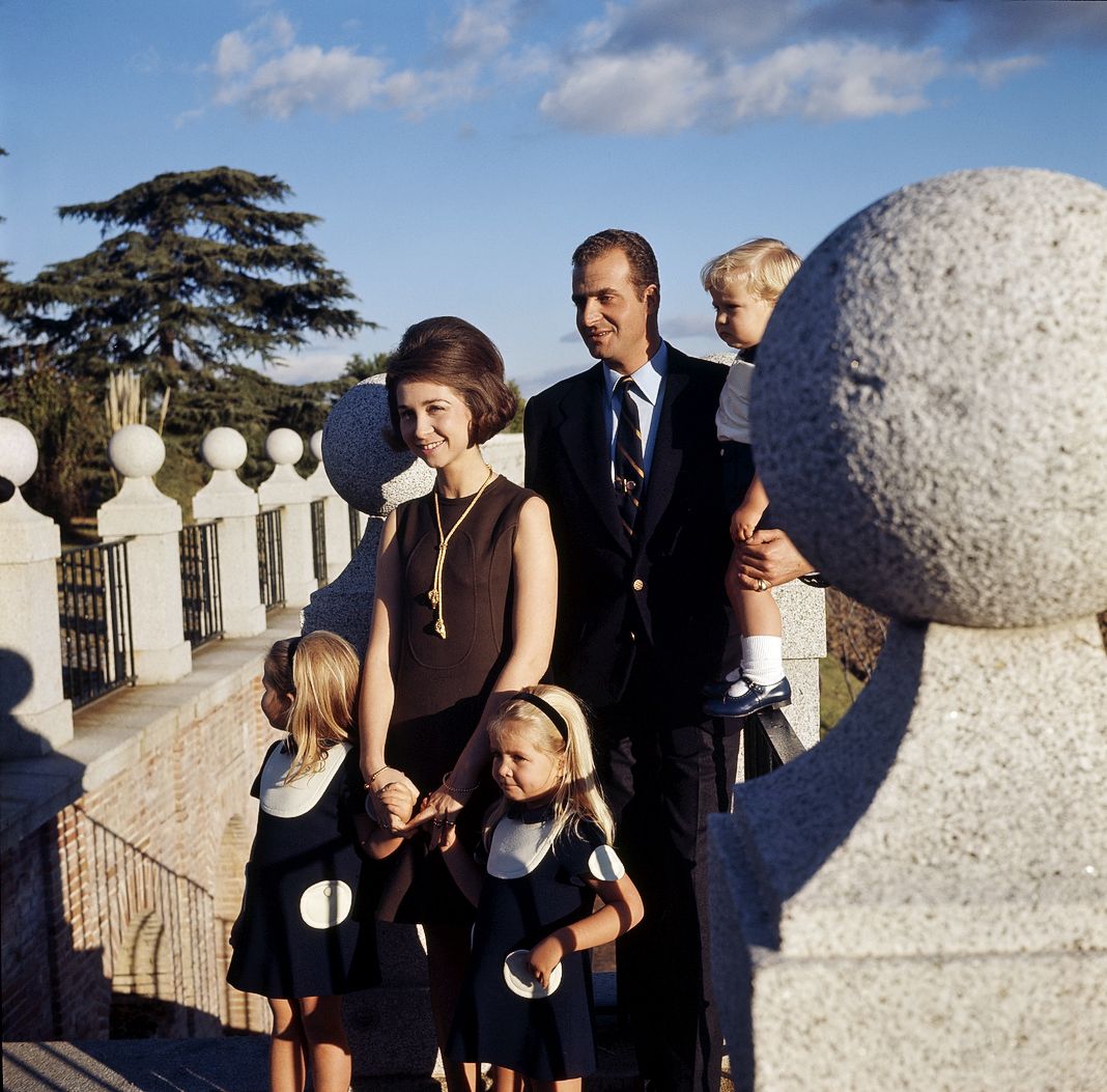 Принц Хуан Карлос и принцесса София со своими детьми Еленой, Кристиной и Фелипе