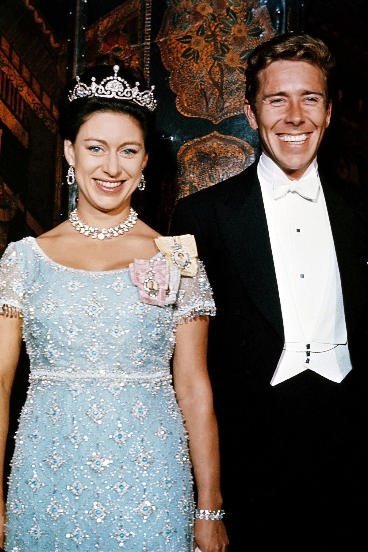Принцесса Маргарет в тиаре с мужем Энтони Армстронг-Джонсом на балу