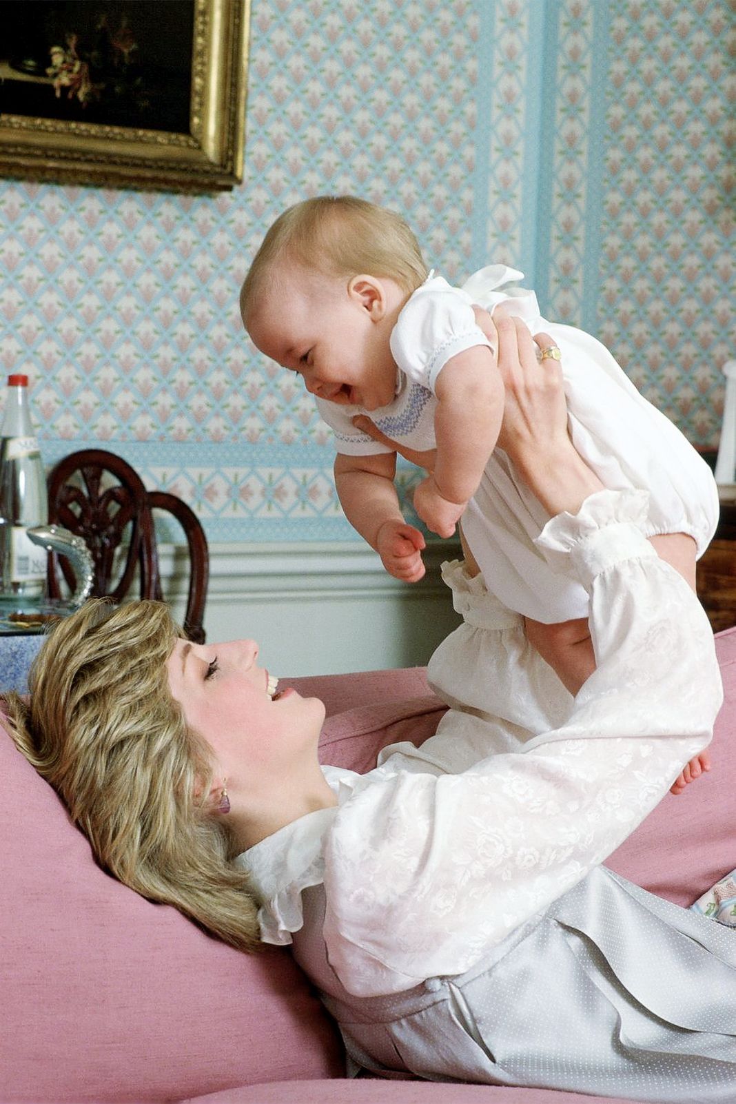 Принцесса Уэльская с маленьким сыном, принцем Уильямом