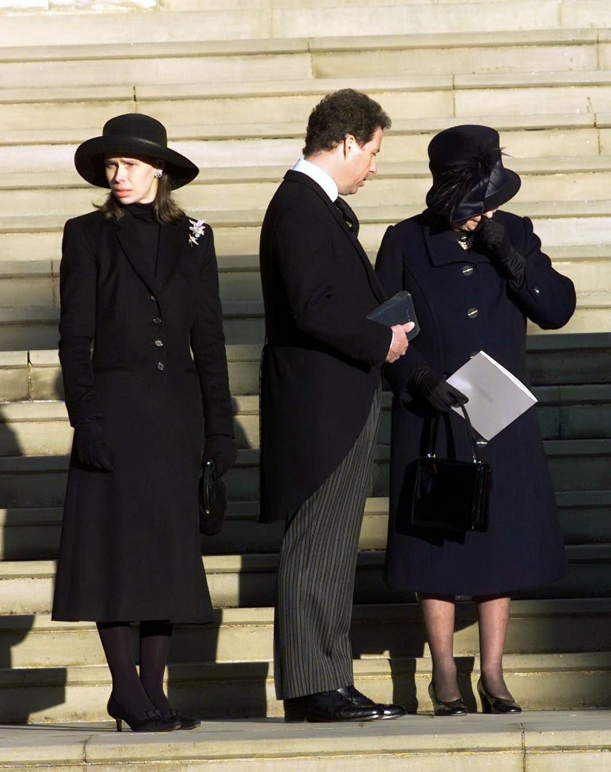 Сара Чатто, виконт Линли и Королева Великобритании Елизавета II прибывают на похороны принцессы Маргарет
