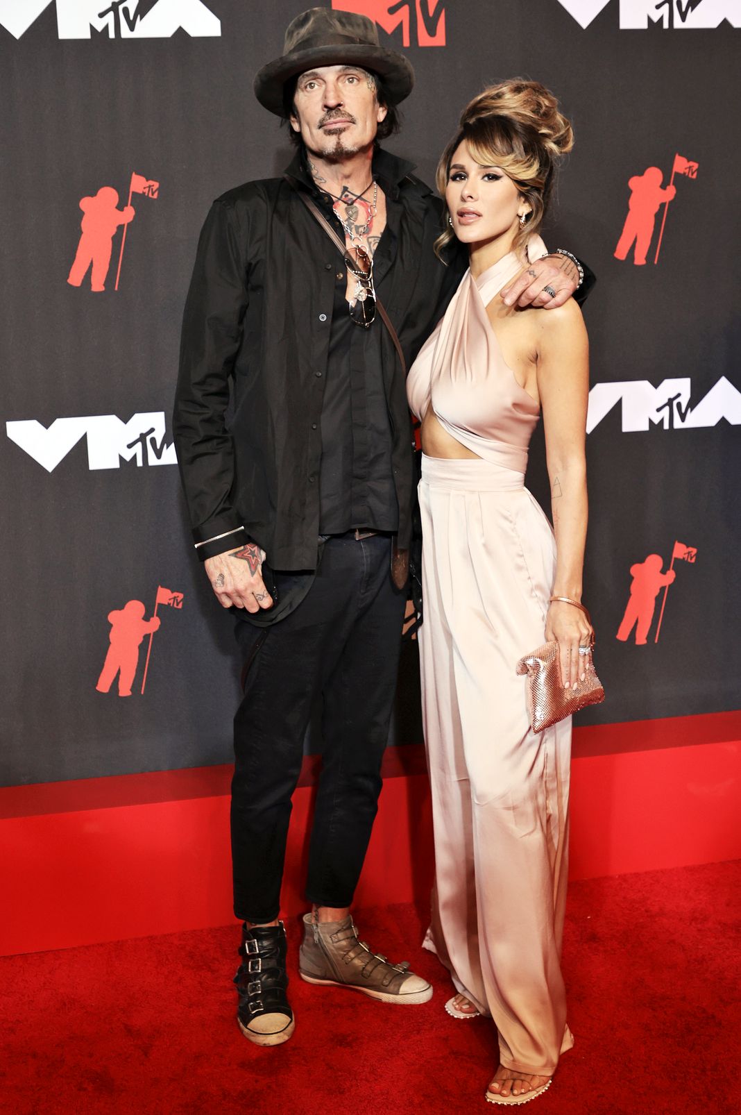 Томми Ли, Бриттани Фурлан на церемонии вручения премий MTV Video Music Awards 2021