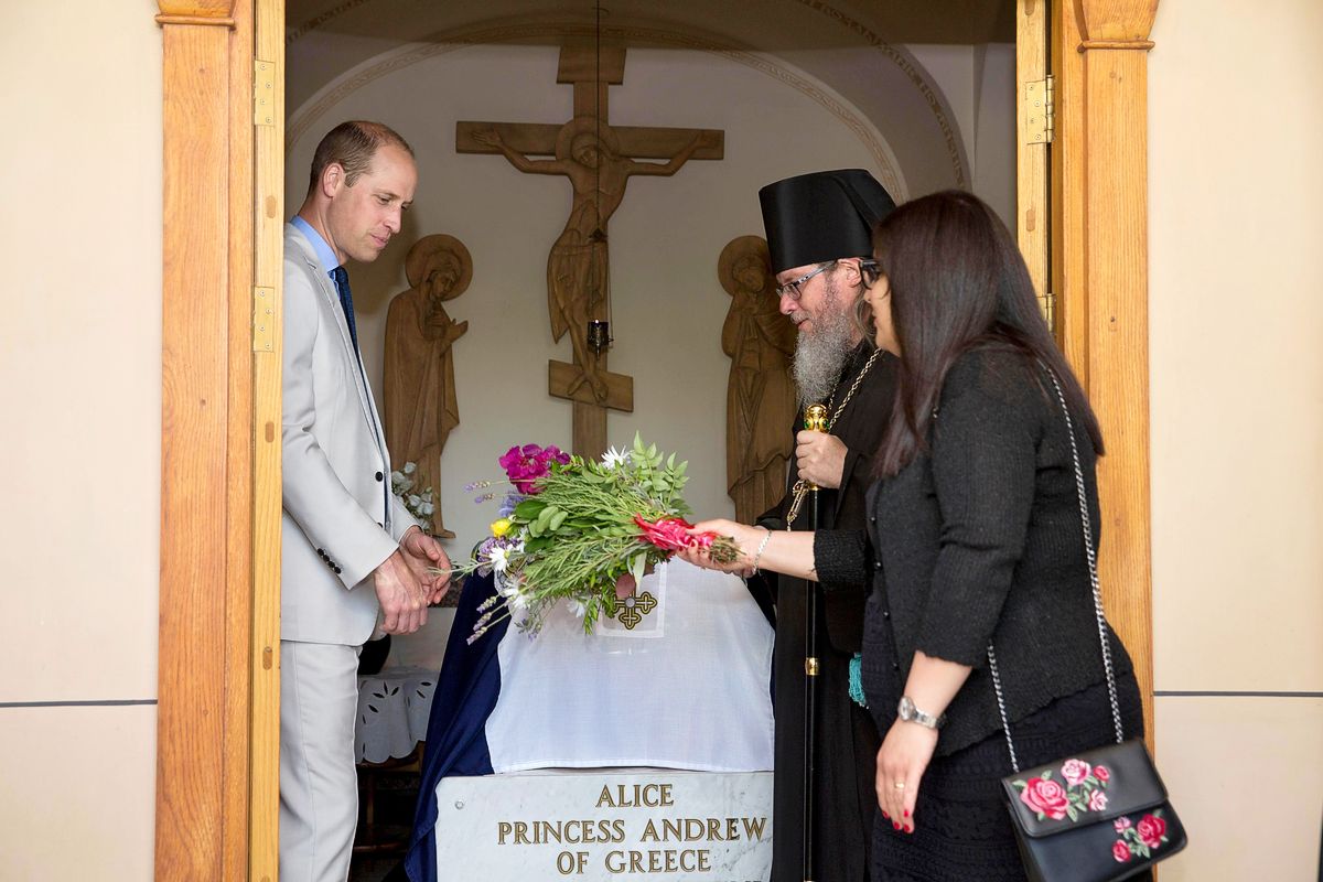 Уильям посещает могилу своей прабабушки принцессы Алисы в Иерусалиме.