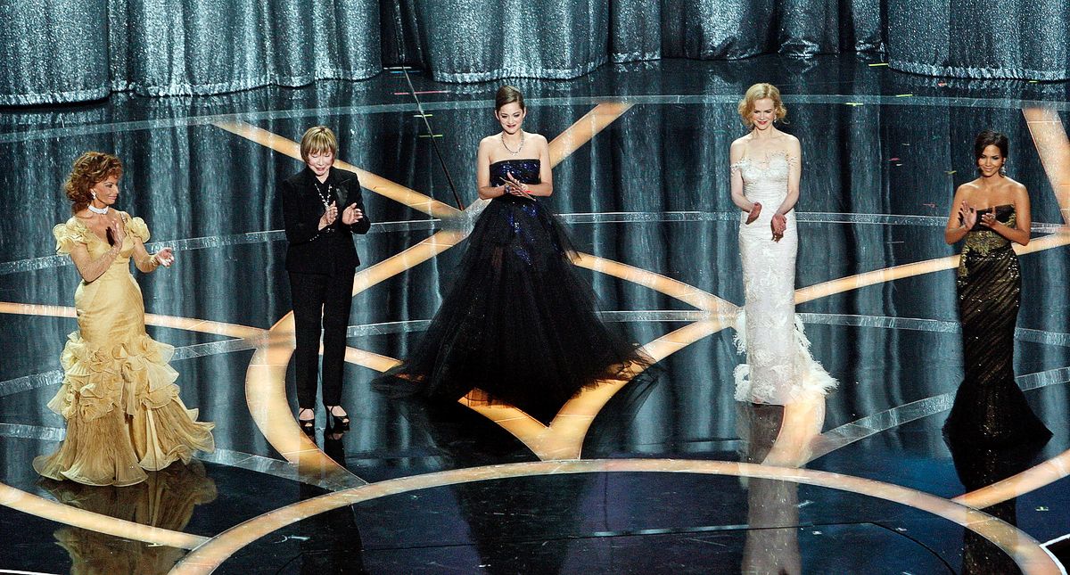 Актрисы Софи Лорен, Ширли Маклейн, Марион Котийяр, Николь Кидман и Холли Берри вручают награду за лучшую женскую роль во время 81-й ежегодной премии «Оскар»