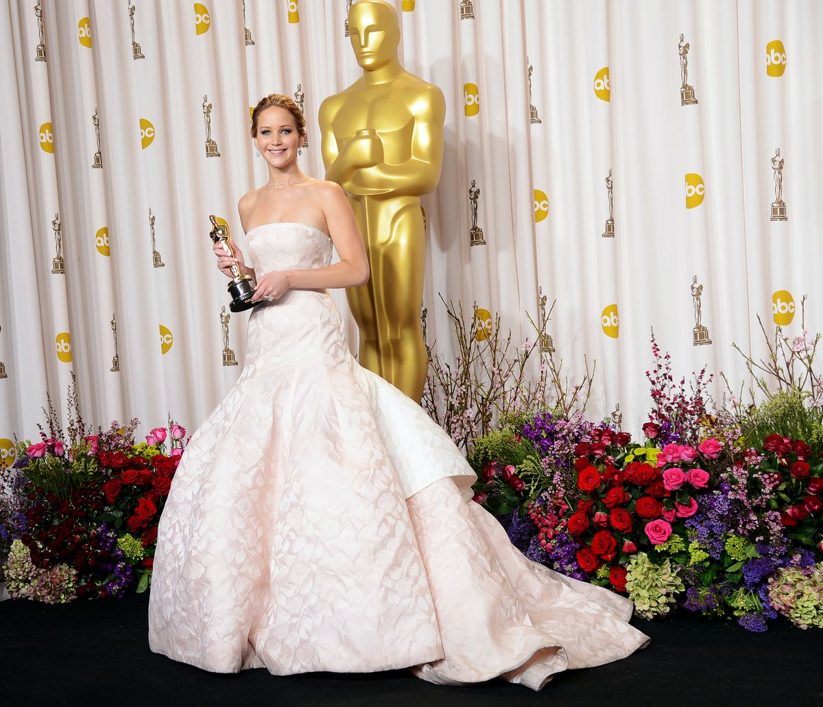 Дженнифер Лоуренс на фотоколле в зале для прессы во время церемонии вручения «Оскар»