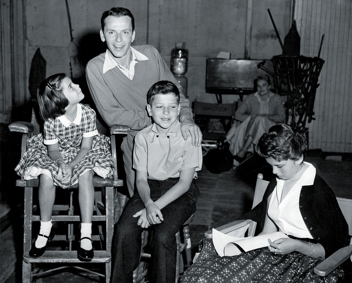 Фрэнк Синатра с тремя детьми Кристиной, Нэнси и Фрэнком-младшим
