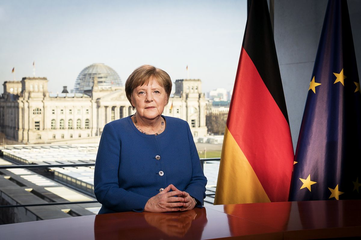 Канцлер Германии Ангела Меркель обращается к нации в видеообращении о продолжающейся пандемии COVID-19 в Берлине, 18 марта 2020 г.
