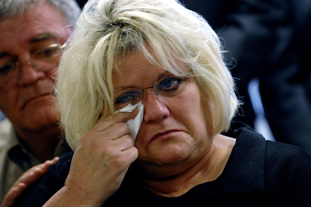 Мать Анны Николь Смит, Вирджи Артур в зале окружного суда после вынесения разрешения на захоронение тела Анны Николь Смит в Форт-Лодердейле, 15 февраля 2007 г.