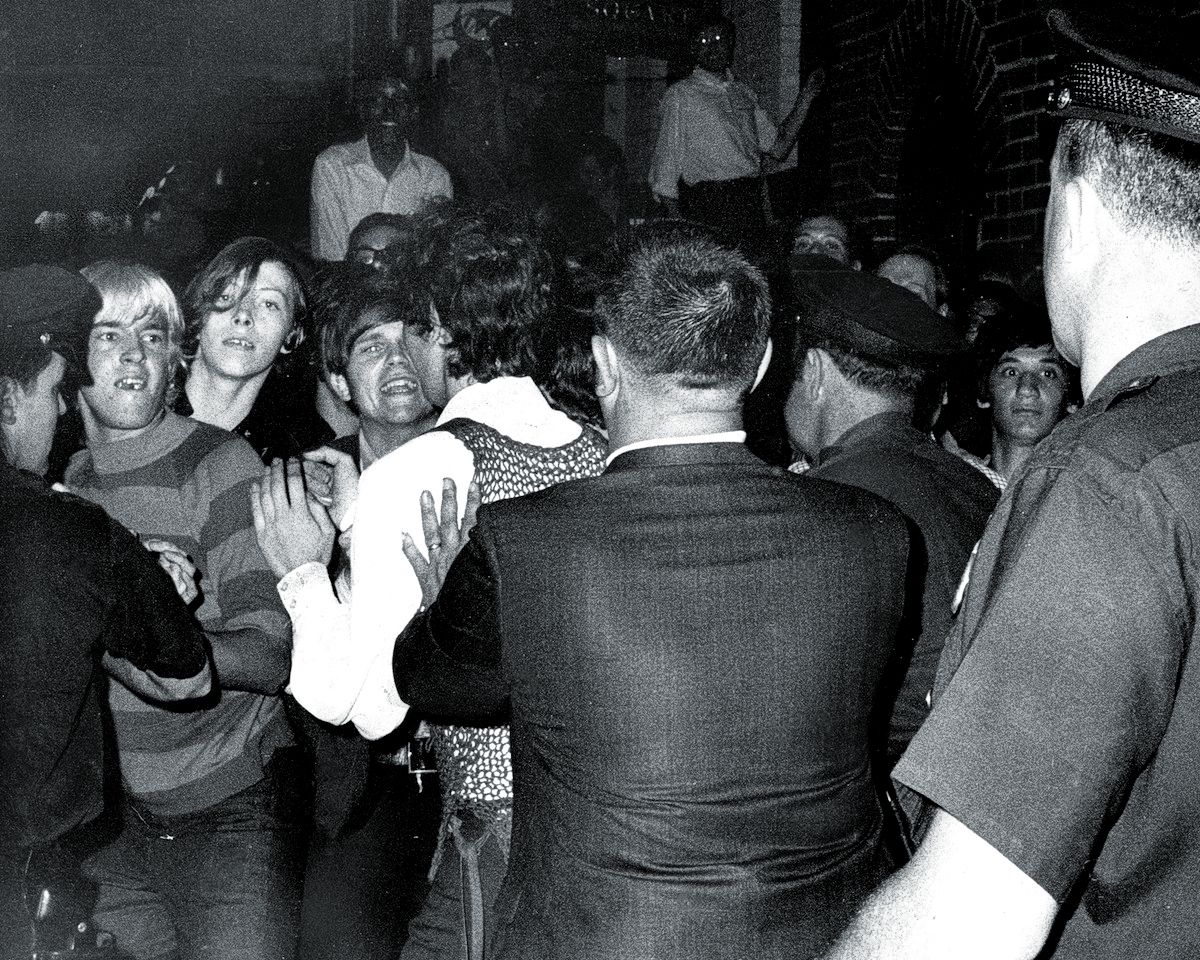 Налет на ночной клуб «Stonewall Inn»