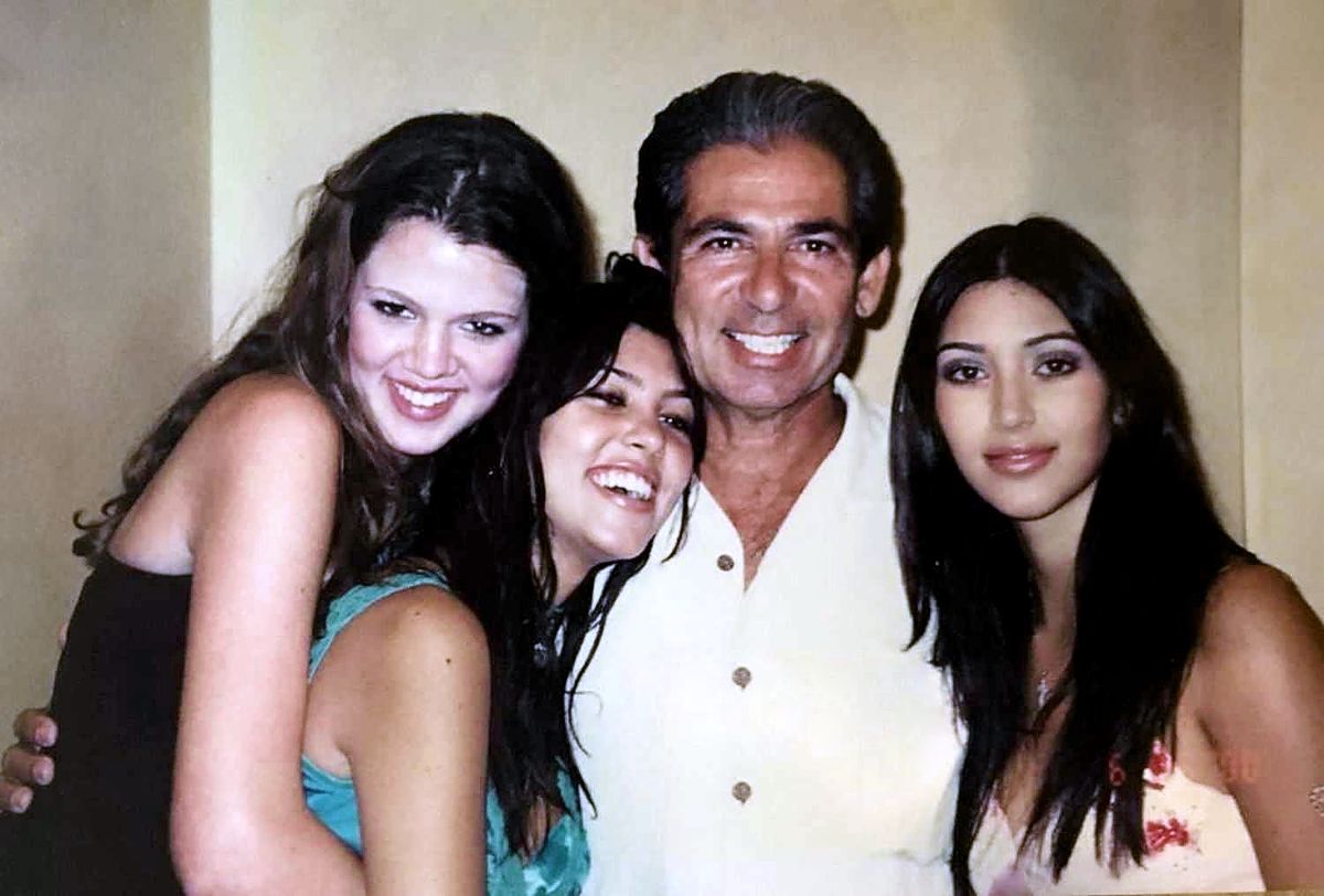 Роберт Кардашьян с дочерьми: Хлои, Кортни и Ким