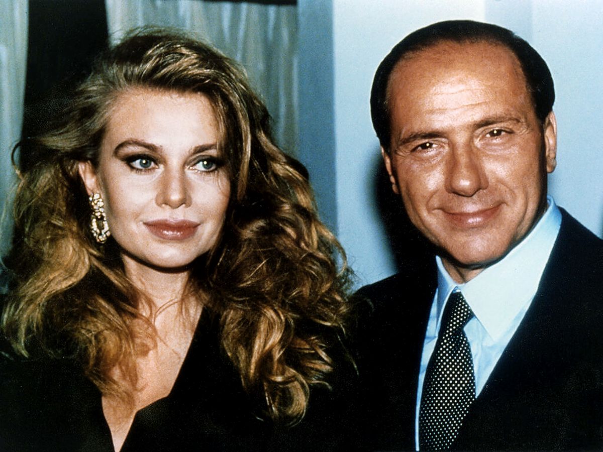 Сильвио Берлускони со своей второй женой Вероникой Ларио
