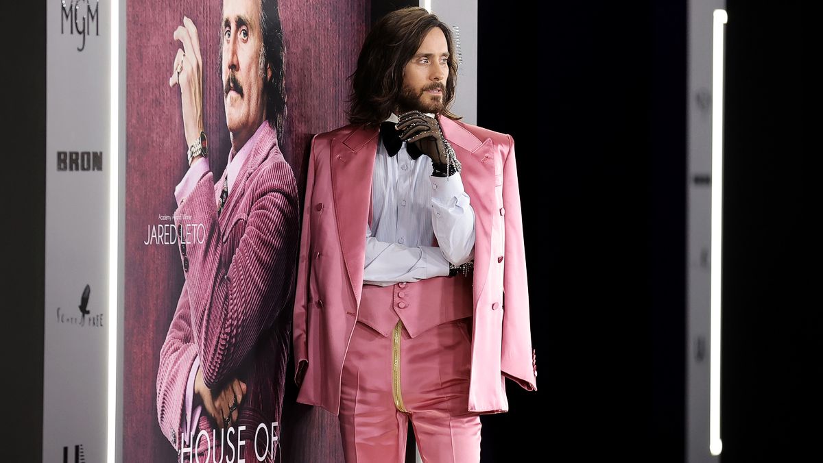 Джаред Лето в розовом бархате стал главной звездой лос-анджелесской премьеры «Дом Gucci»