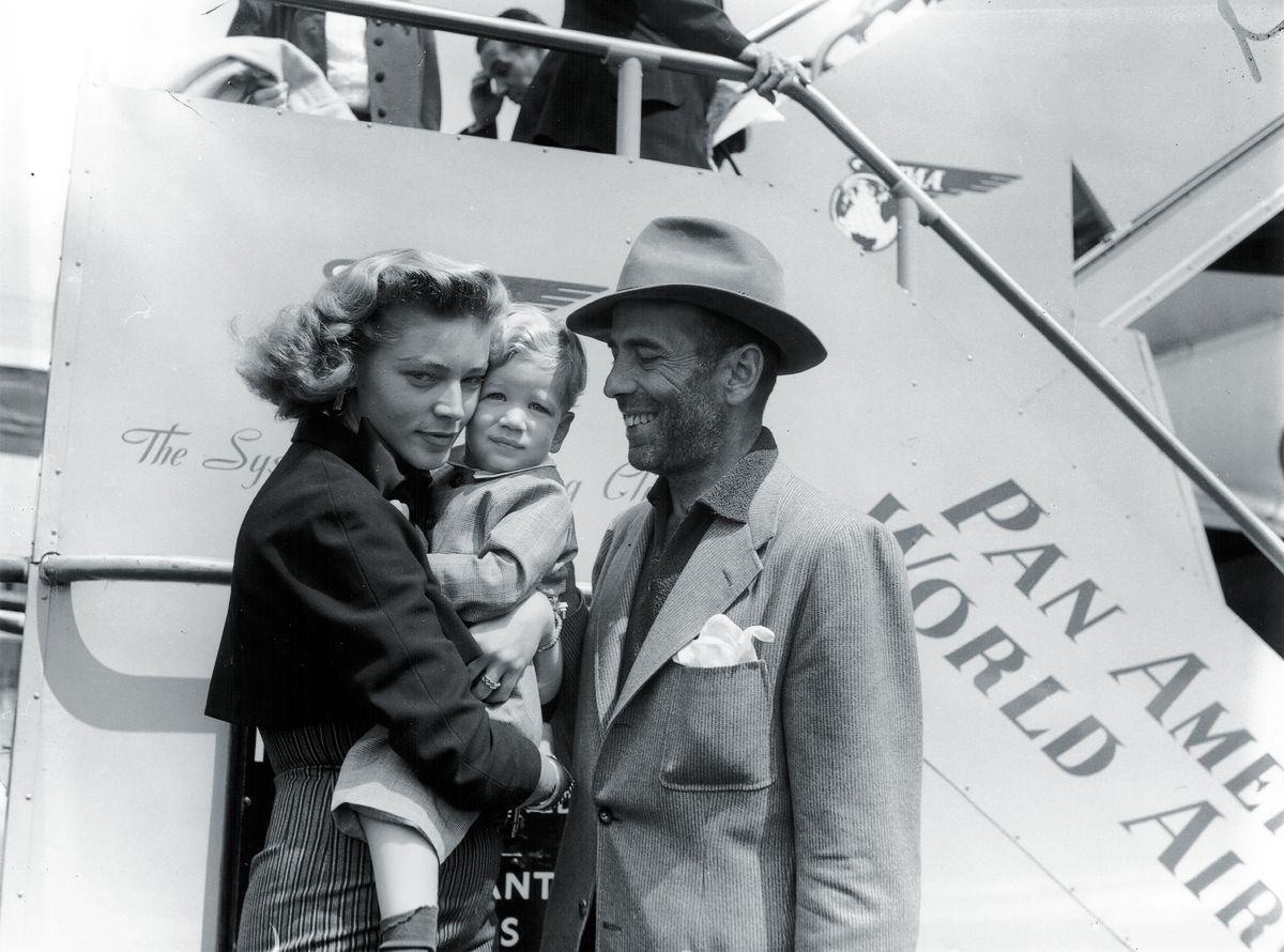 Актеры и супруги Лорен Бэколл и Хамфри Богарт со своим сыном Стиви