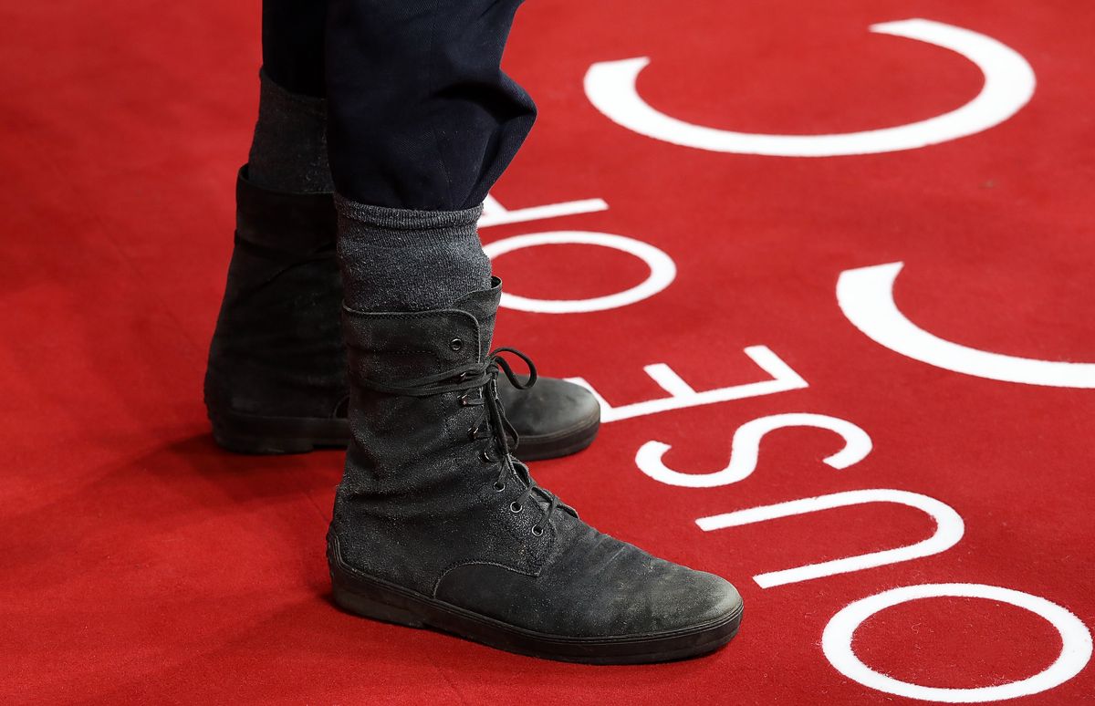 Джереми Айронс, детали образа: ботинки