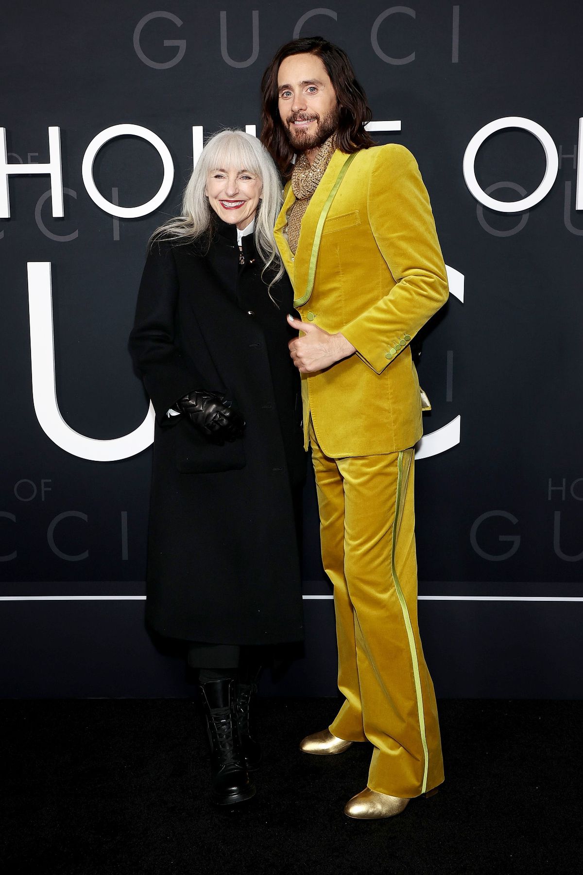 Джаред Лето с мамой Констанс Лето на нью-йоркской премьере фильма «Дом Gucci»