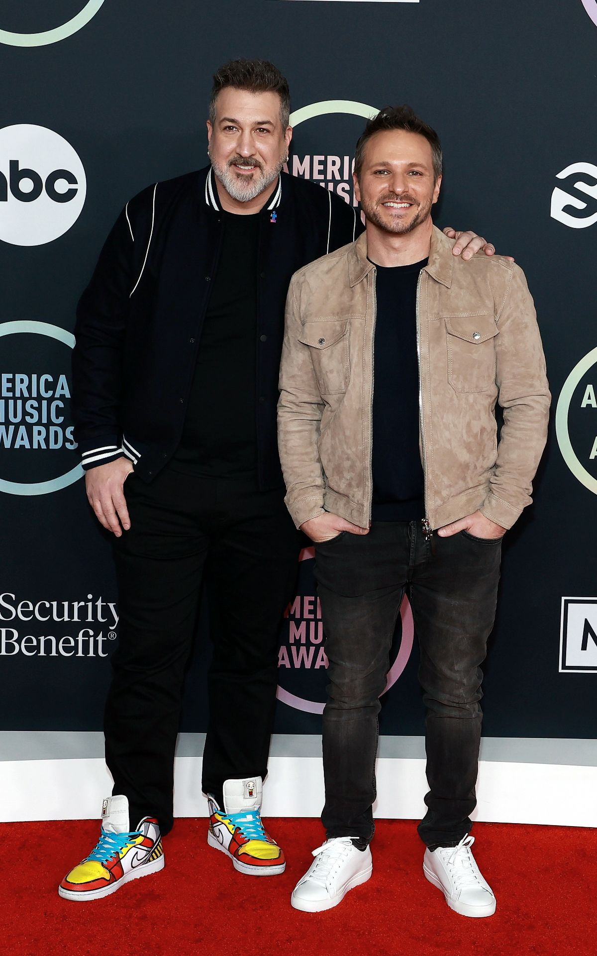 Джои Фатоне, Дрю Лаше на музыкальной премии American Music Awards 2021