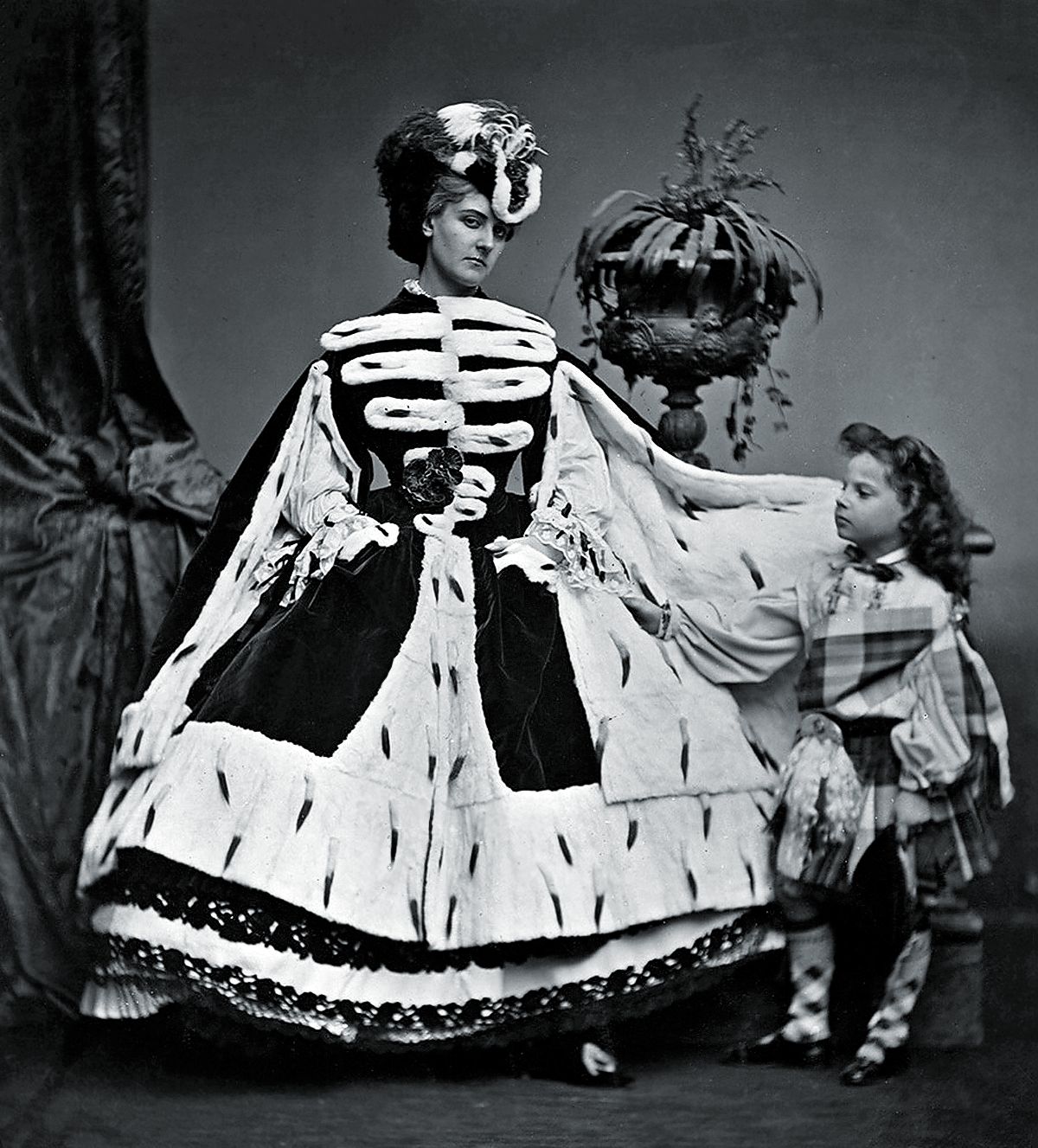 Графиня ди Кастильоне с сыном, 1860 г.