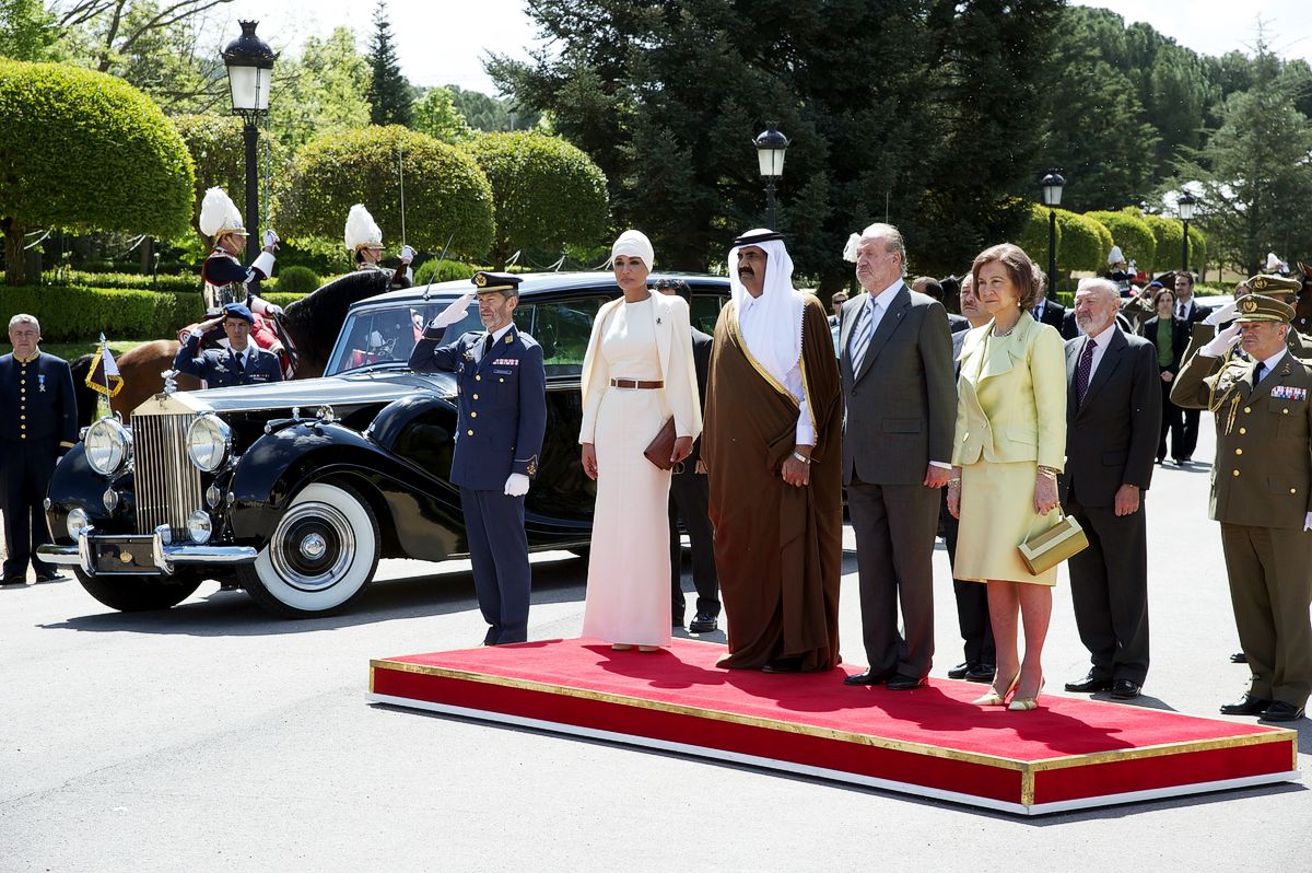 Король Испании Хуан Карлос и королева Испании София принимают эмира Государства Катар шейха Хамада бин Халифа Аль-Тани и его жену Шейху Мозу бинт Насер Аль-Мисснед