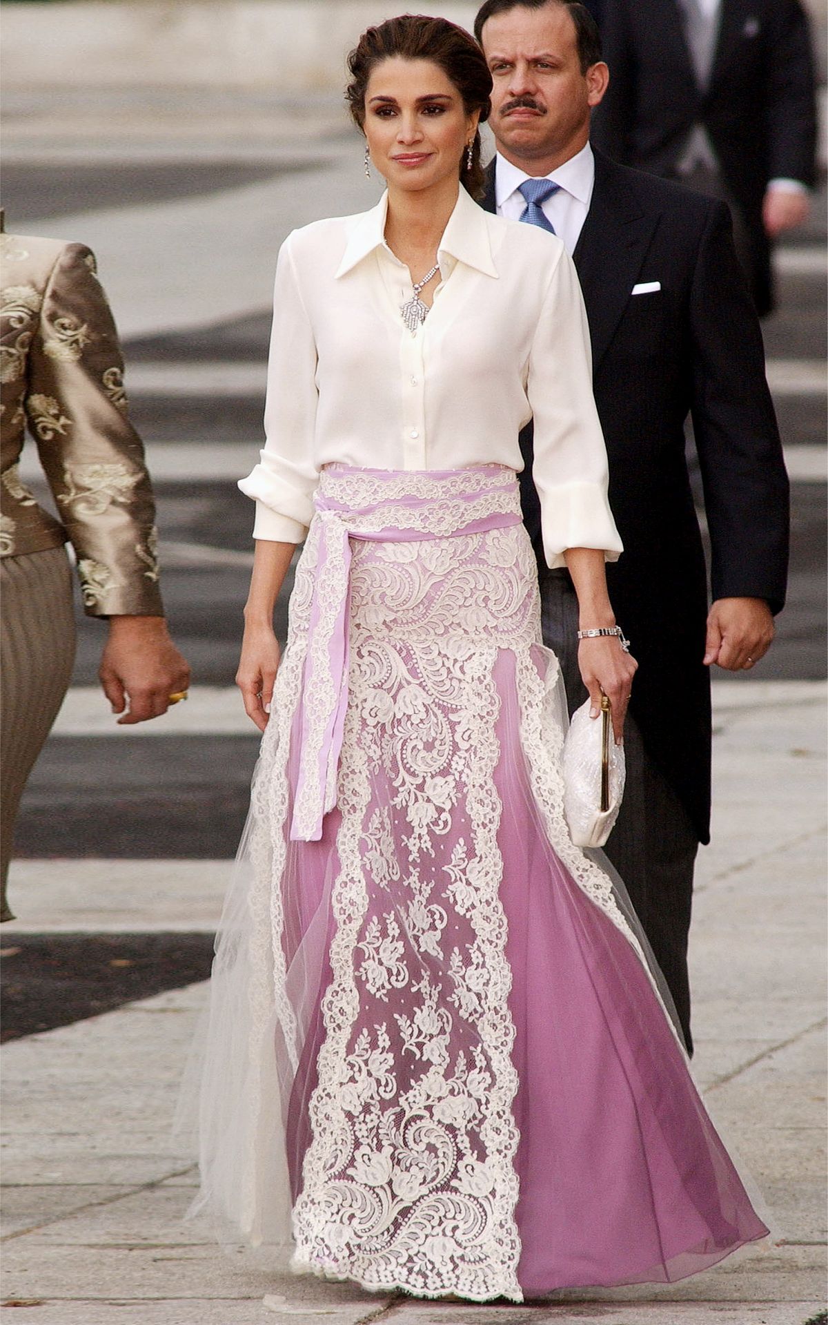 Королева Иордании Рания аль-Абдалла на свадьбе наследного принца Испании Фелипе де Бурбона и Летиции