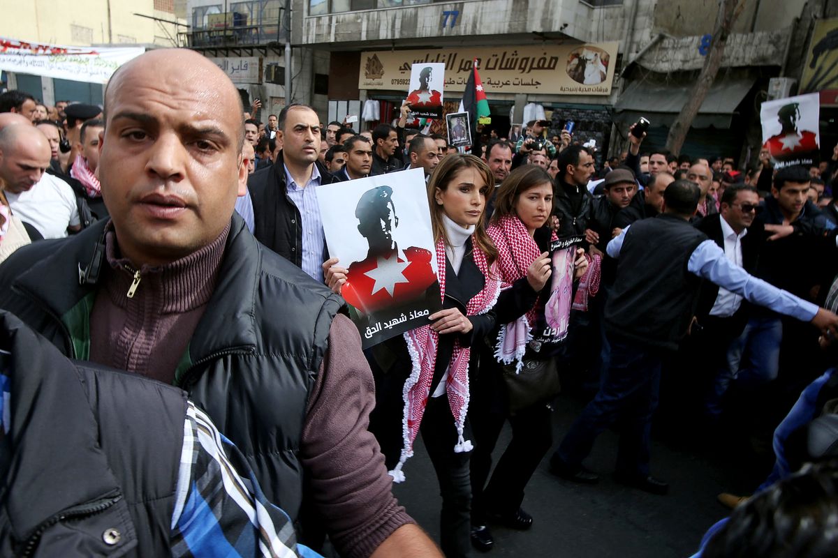 Королева Иордании Рания аль-Абдулла участвует в массовой демонстрации