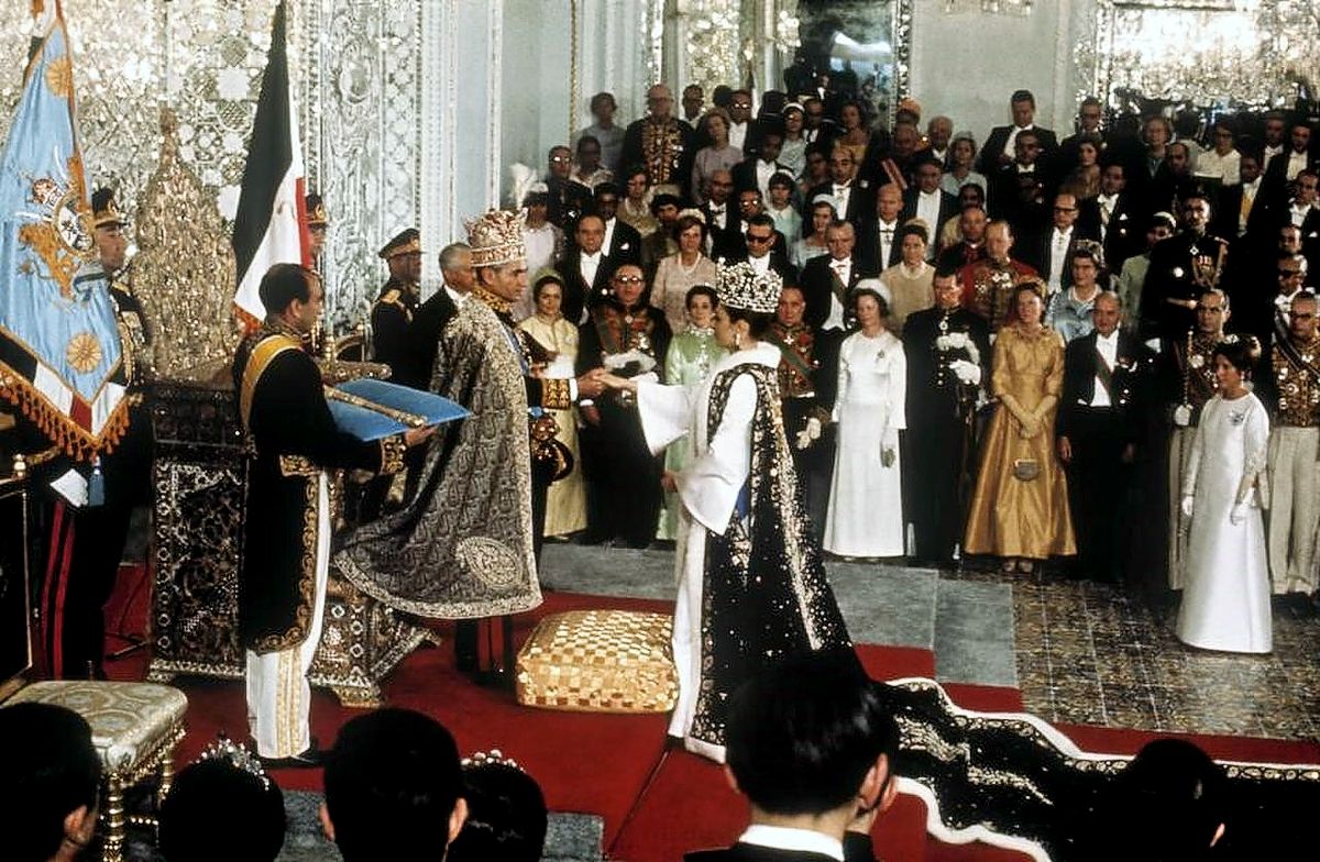 Коронация последнего шаха Ирана Мохаммеда Реза Пехлеви и его супруги Фарах Пехлеви, 26 октября 1967 г.