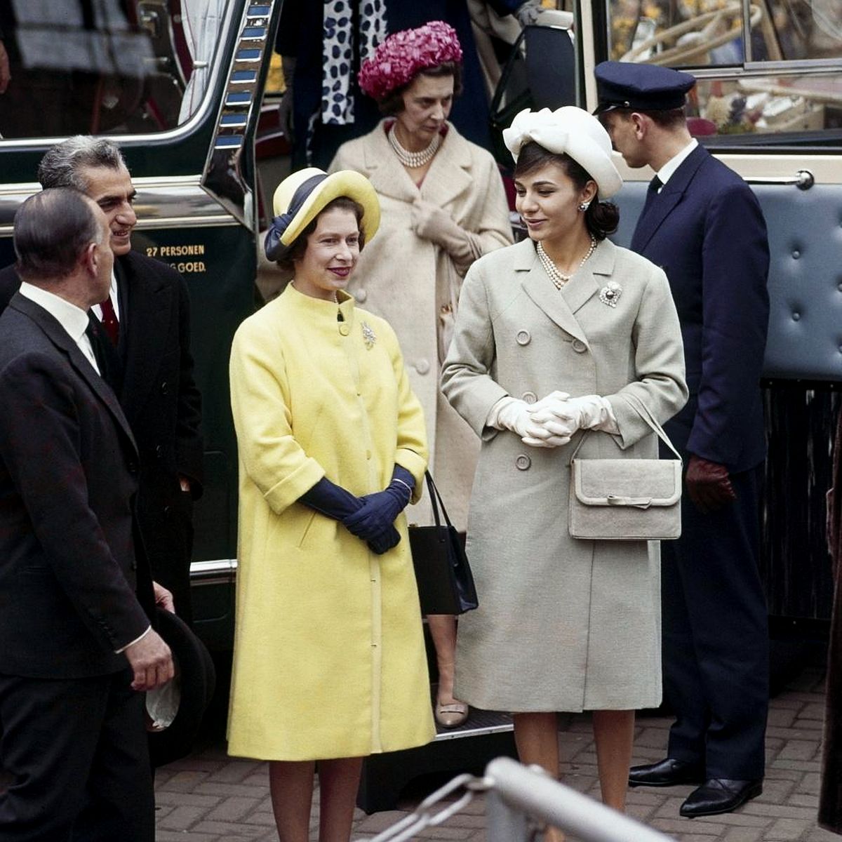 Мохаммад Реза Пехлеви, Елизавета II и Фарах Пехлеви в ходе частного визита в Лондон