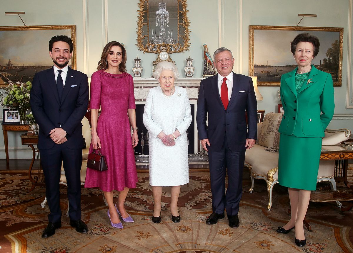Наследный принц Иордании Хусейн, королева Иордании Рания, королева Елизавета II, король Иордании Абдалла II и принцесса Анна