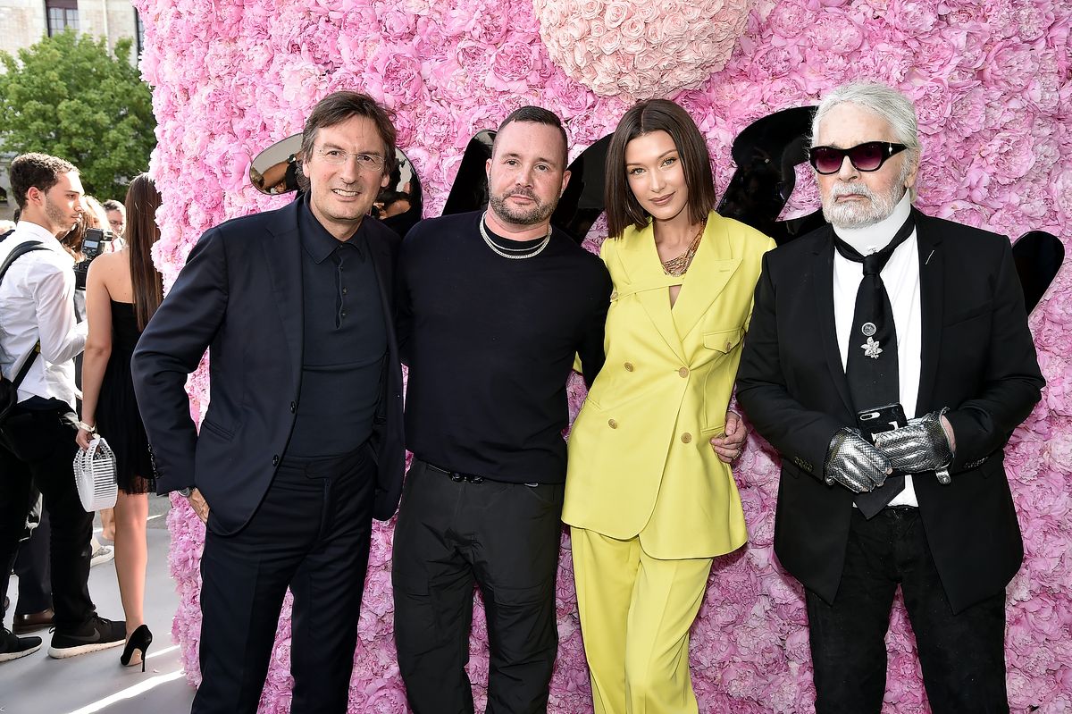Пьетро Беккари, Ким Джонс, Белла Хадид и Карл Лагерфельд на шоу Dior Homme Весна/Лето 2019 в рамках Недели моды в Париже, 23 июня 2018 г.