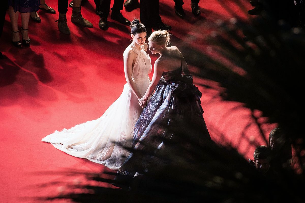 Руни Мара и Кейт Бланшетт на премьере фильма «Кэрол»