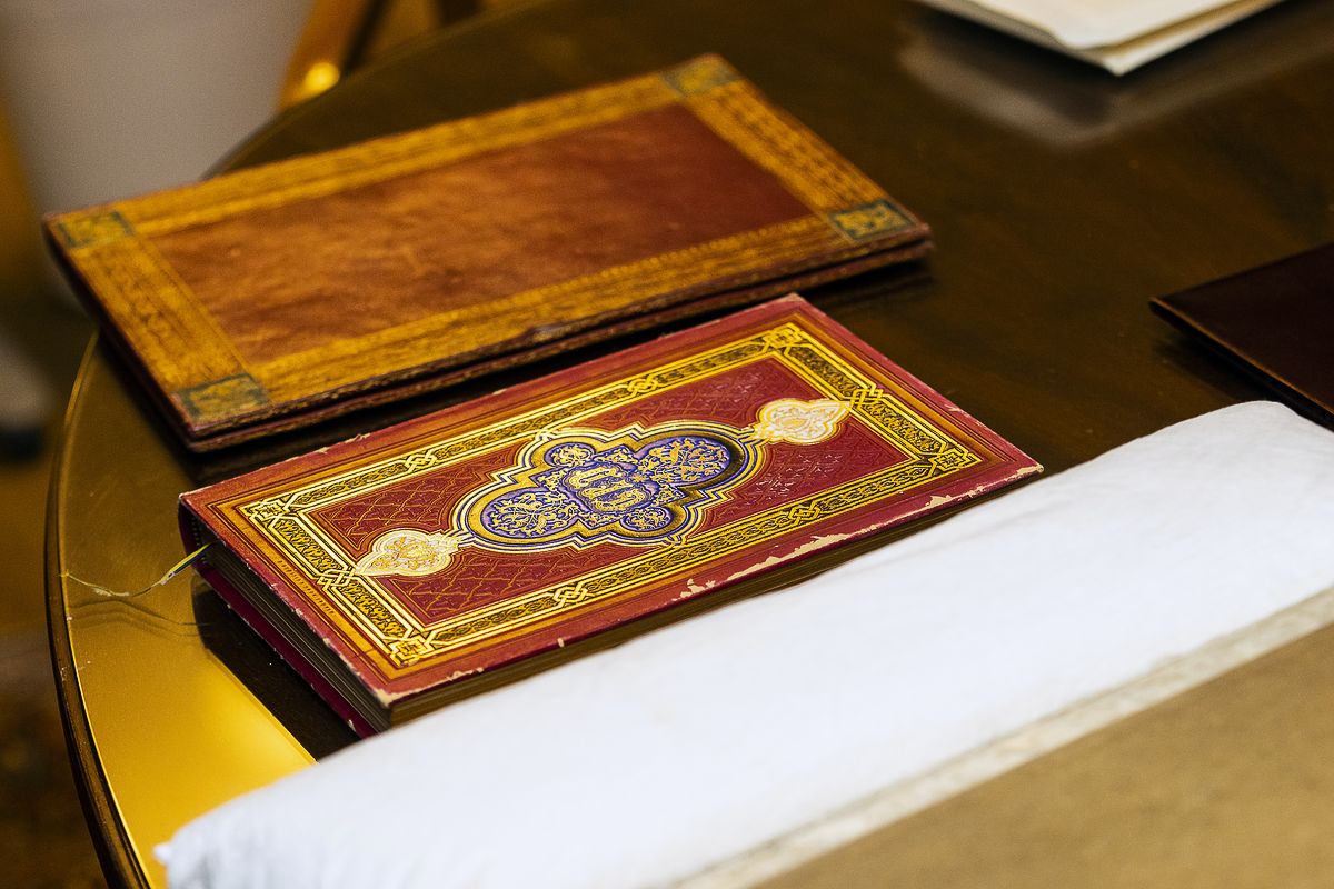 Старинные книги, показанные во время экскурсии по библиотеке Бернадотт королеве Летиции и королеве Сильвии, фото 5