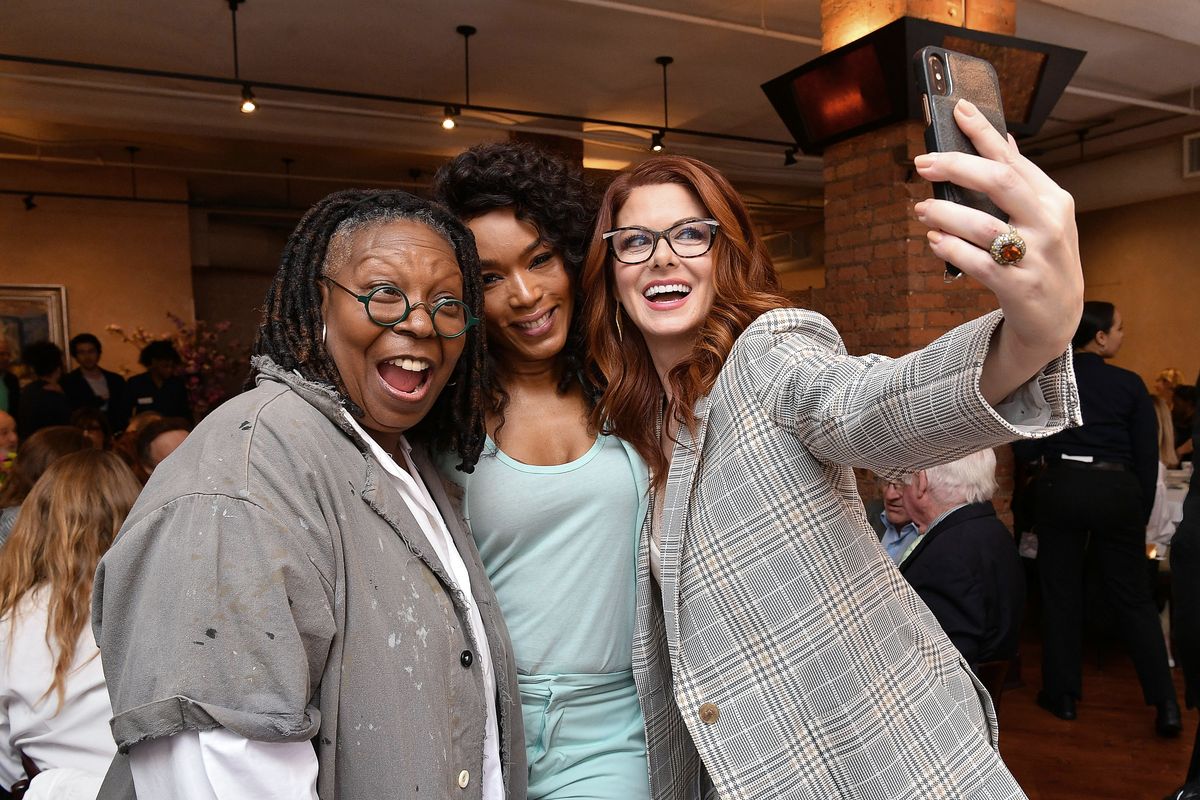Вупи Голдберг, Анджела Бассет и Дебра Мессинг на обеде жюри кинофестиваля Tribeca 2019