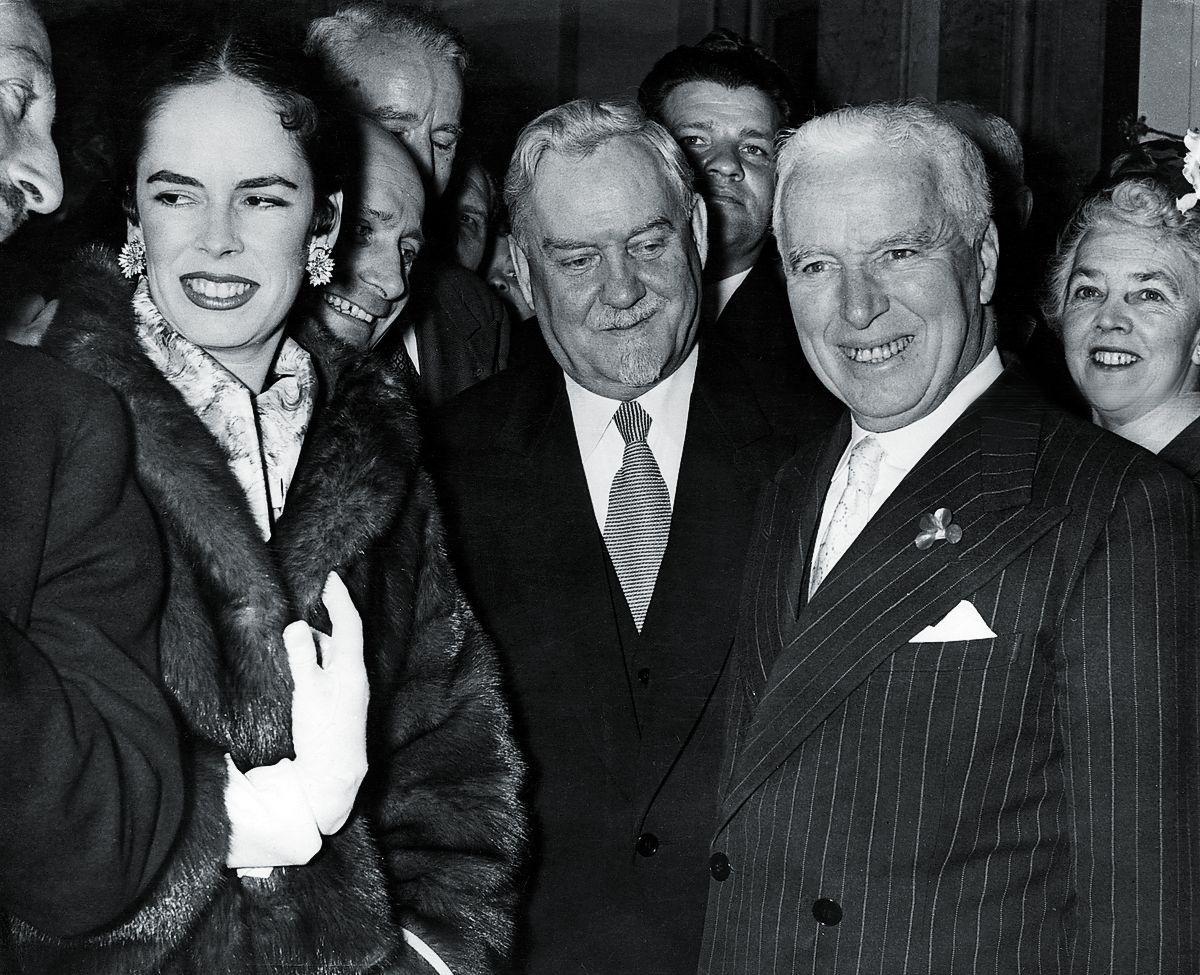Чарли Чаплин и его жена Уна с советским политиком Николаем Булганиным