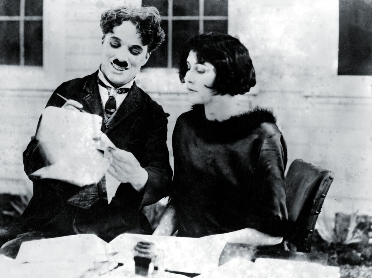 Чарли Чаплин нанимает свою вторую жену Литу Грей в качестве актрисы