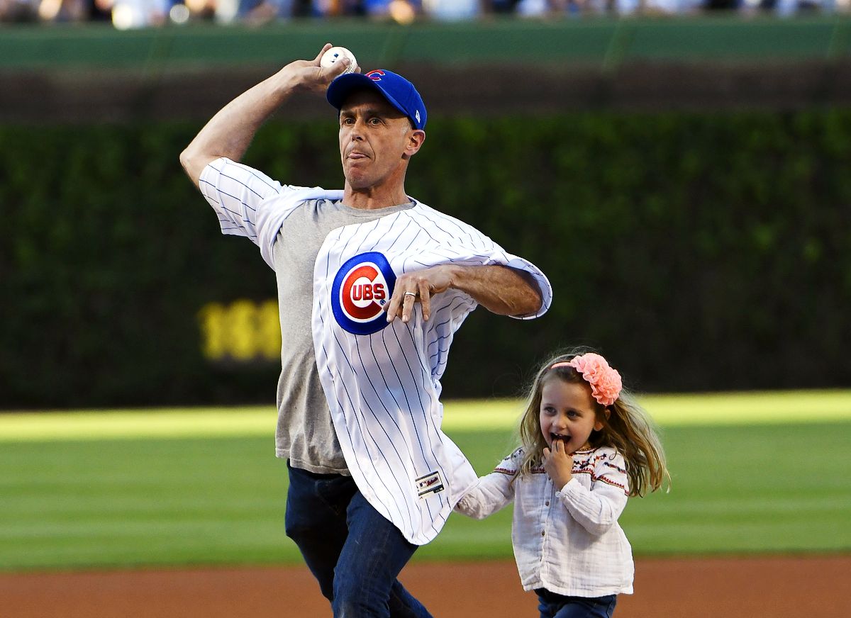 Дэвид Эйгенберг с дочерью Мирной на бейсбольном матче
