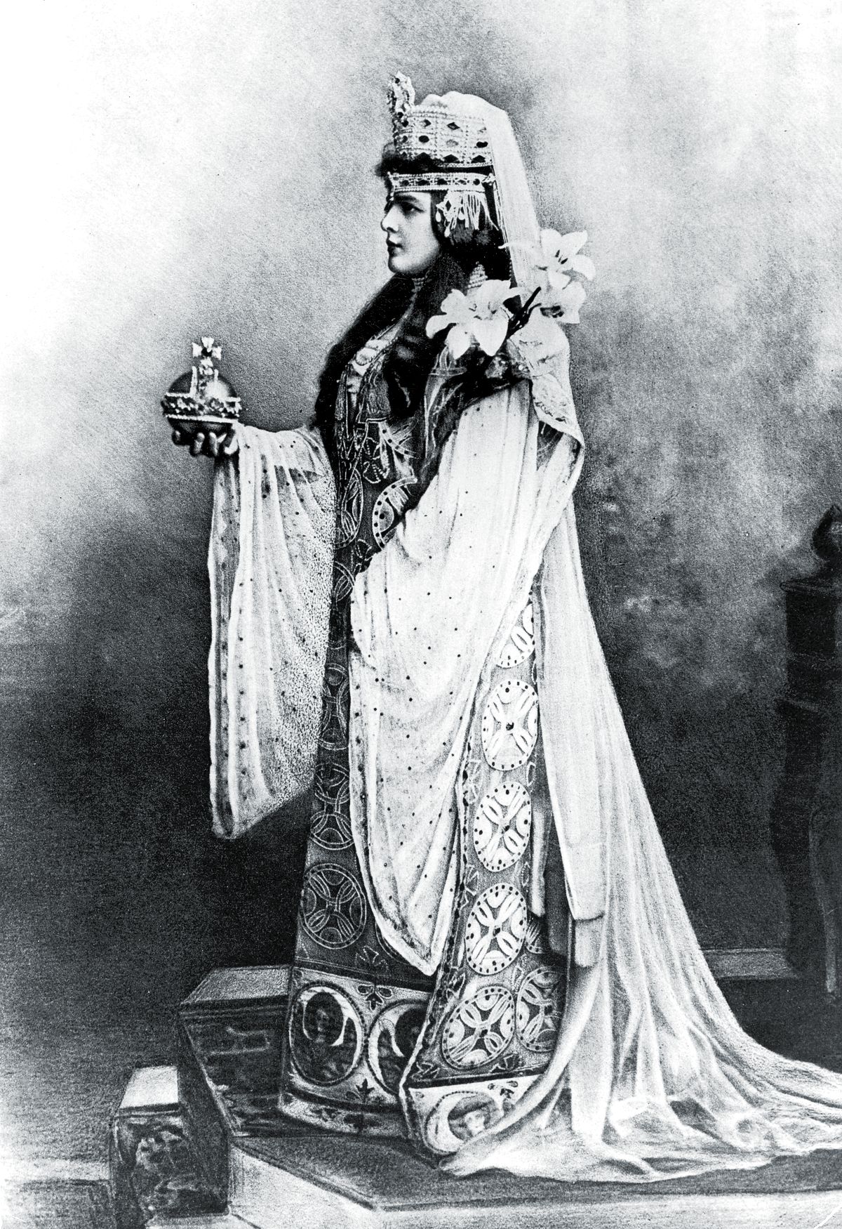 Дженни Джером в костюме императрицы Теодоры