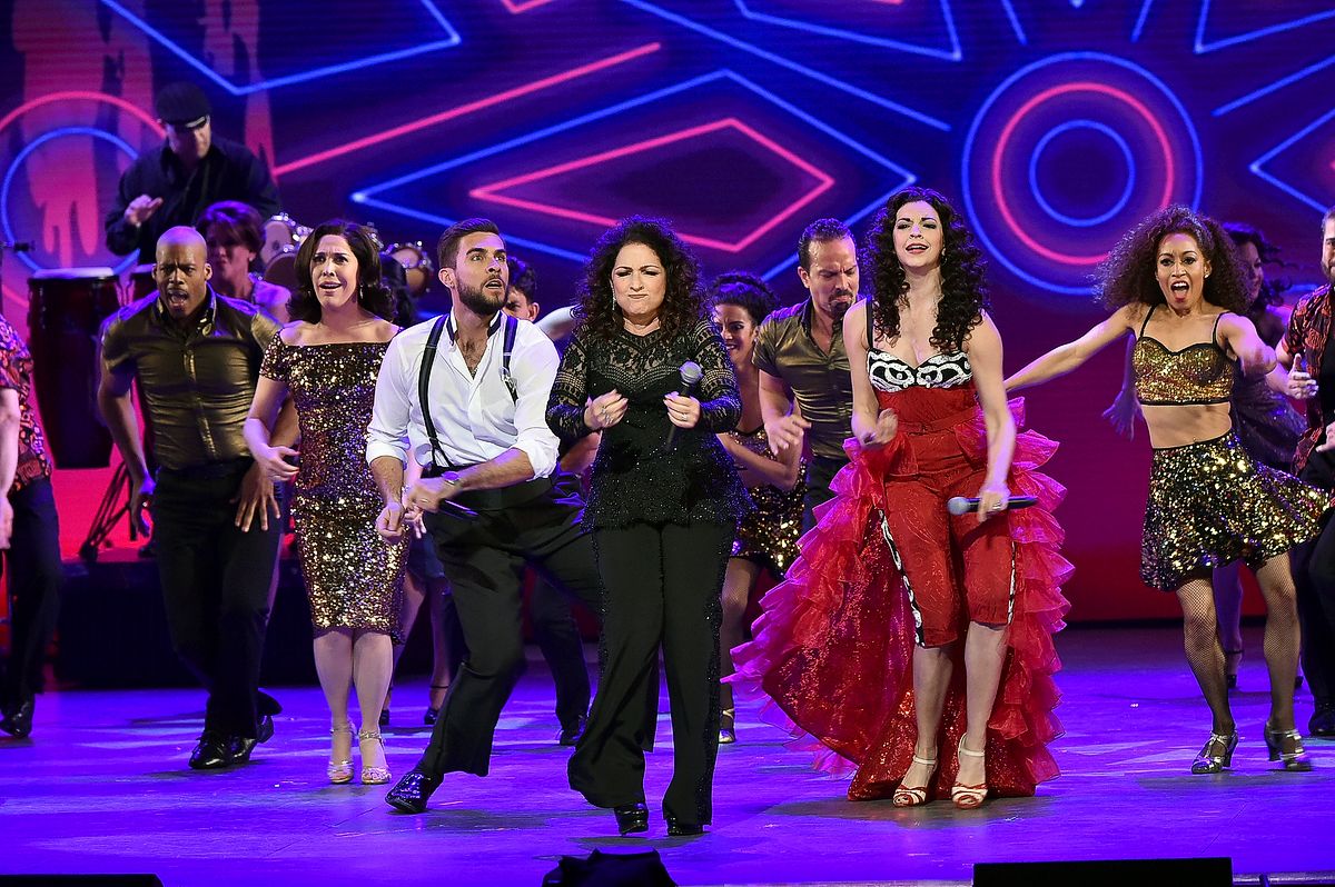 Джош Сегарра, Глория Эстефан и Ана Виллафане во время 70-й ежегодной церемонии вручения премии Tony Awards