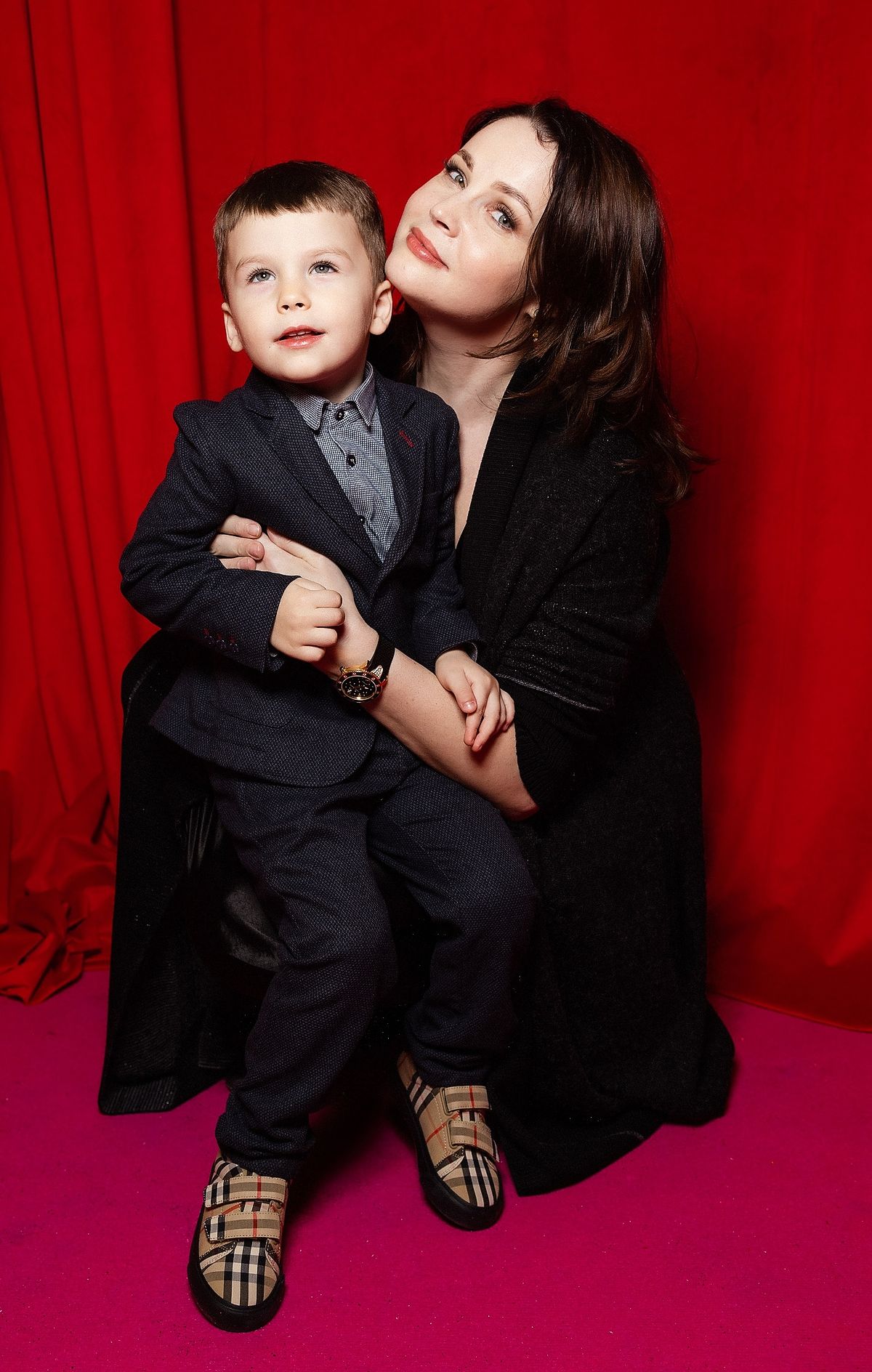 Екатерина Вуличенко с сыном на детской елке в Галереях «Времена Года»