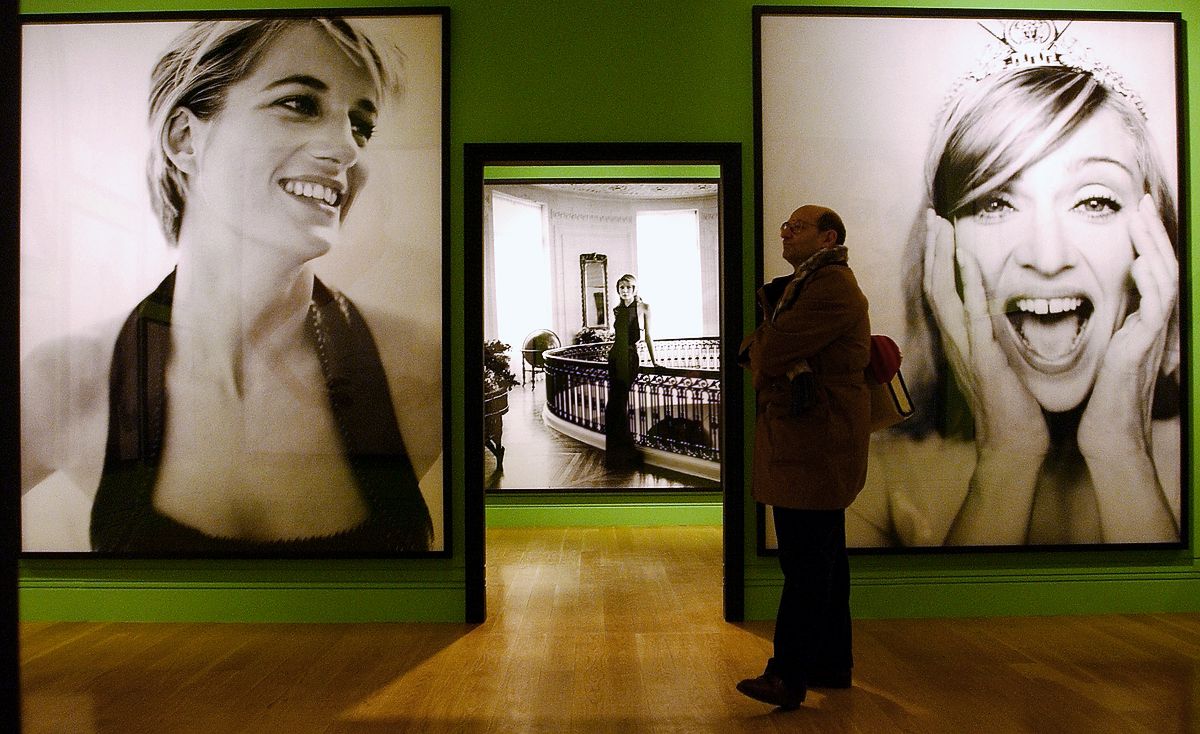 Фотовыставка в Национальной портретной галерее в Лондоне представляет собой ретроспективу портретов знаменитостей