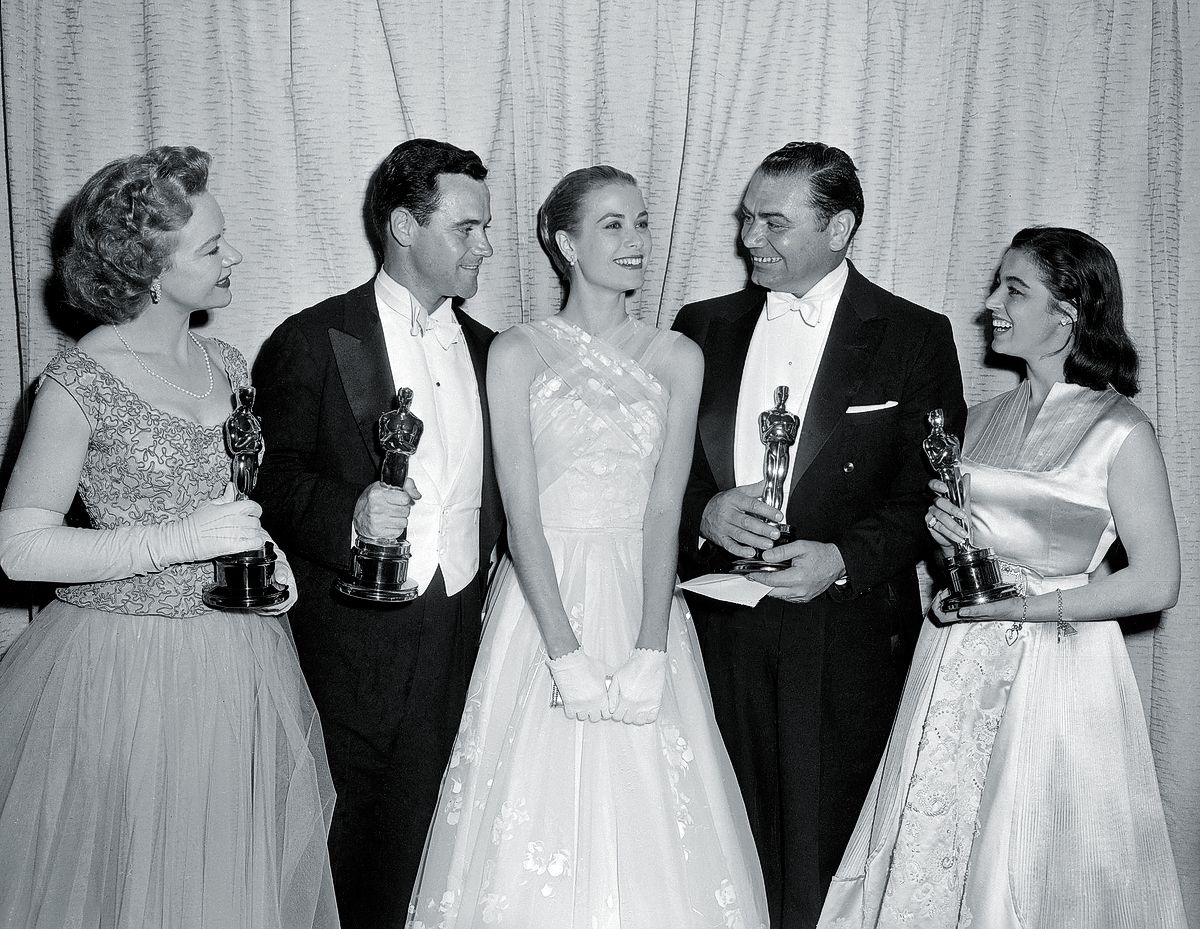 Грейс Келли, Джо Ван Флит, Джек Леммон, Эрнест Боргнайн и Мариса Паван, 1955 г.