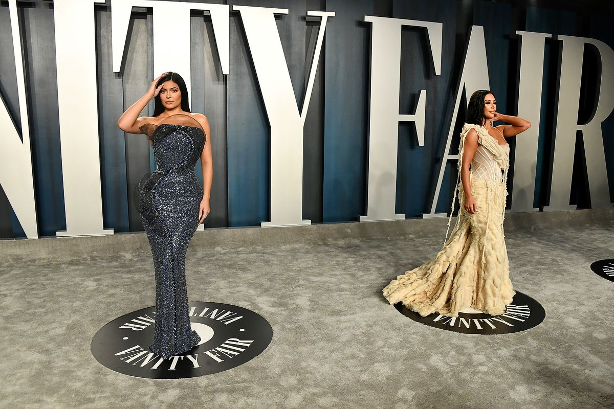 Кайли Дженнер и Ким Кардашьян на вечеринке Vanity Fair Oscar