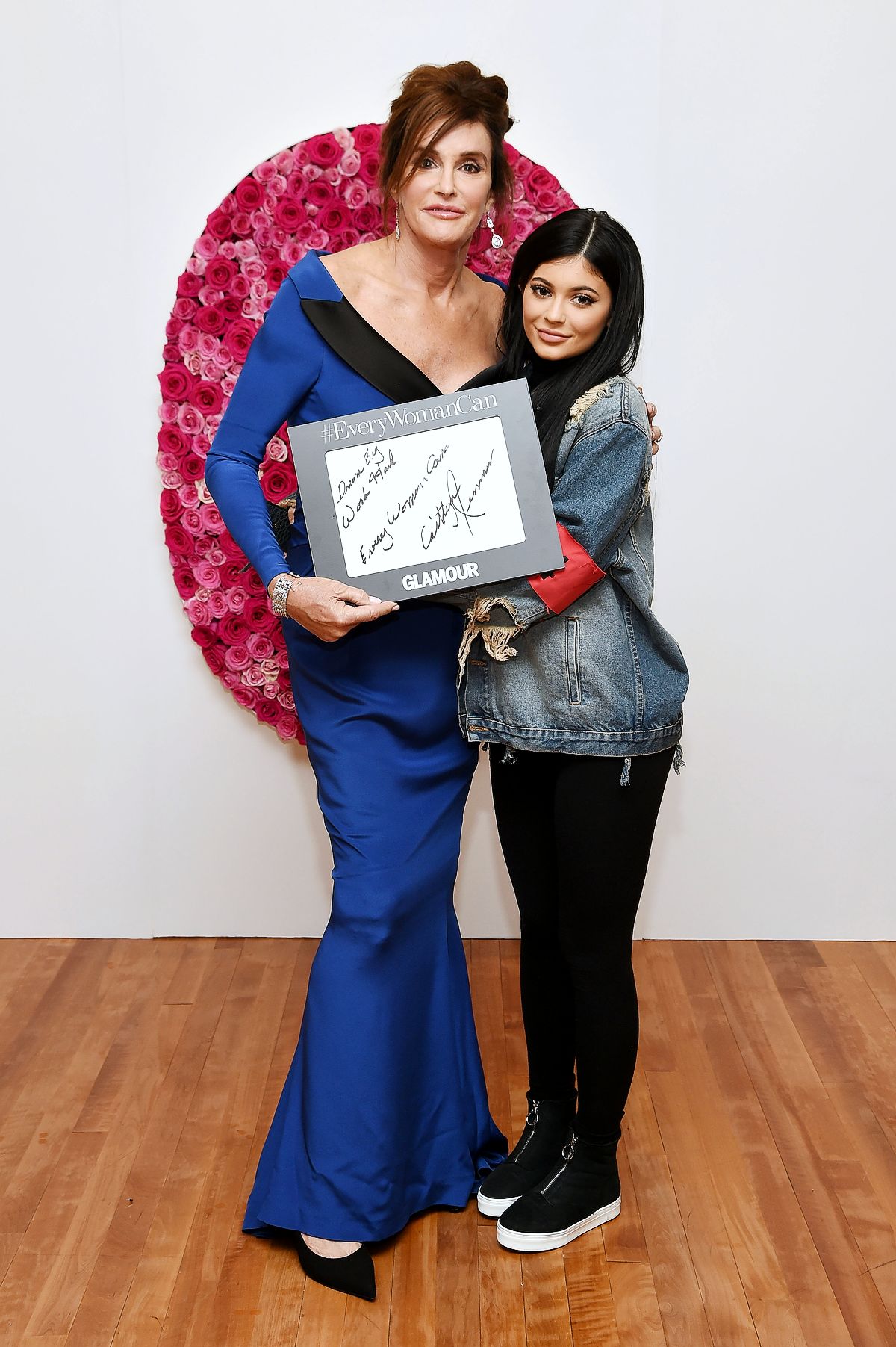 Кейтлин Дженнер и Кайли Дженнер за кулисами Glamour Women of the Year 2015 в Нью-Йорке, 9 ноября 2015 г.