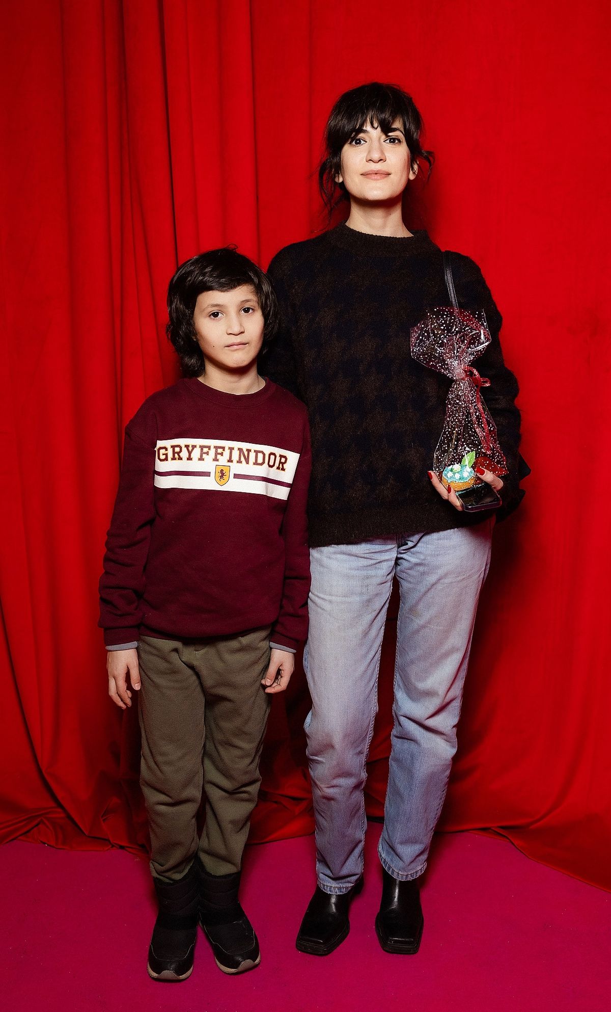 Лилия Симонян с сыном на детской елке в Галереях «Времена Года»